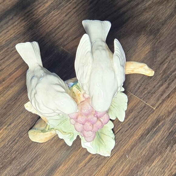 Vintage CAPODIMONTE Porcelain Figurine of Two Sparrows Perched Upon Grapevine - Picture 2 of 8